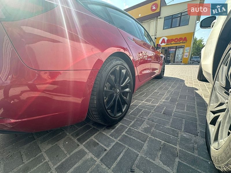 Седан Tesla Model 3 2018 в Києві