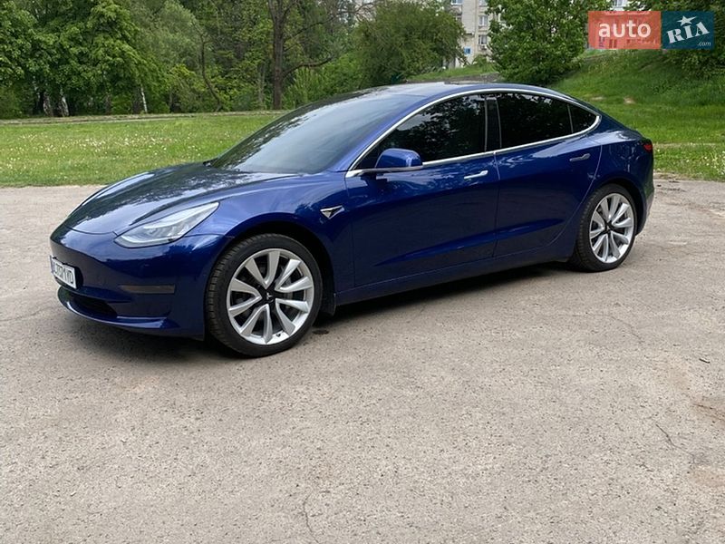 Седан Tesla Model 3 2019 в Львові