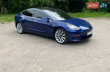Седан Tesla Model 3 2019 в Львові