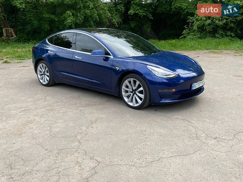 Седан Tesla Model 3 2019 в Львові