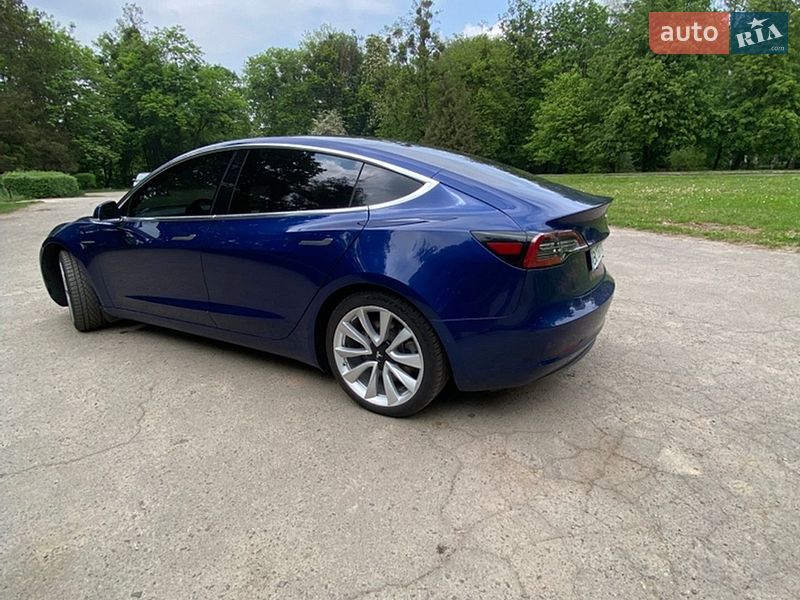 Седан Tesla Model 3 2019 в Львові