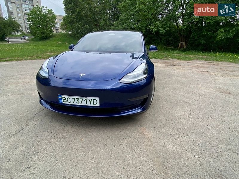 Седан Tesla Model 3 2019 в Львові