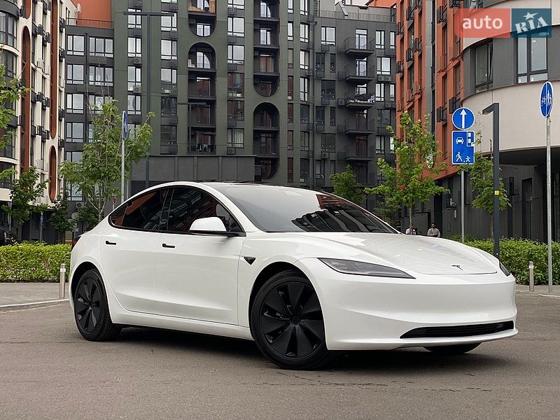 Седан Tesla Model 3 2024 в Киеве