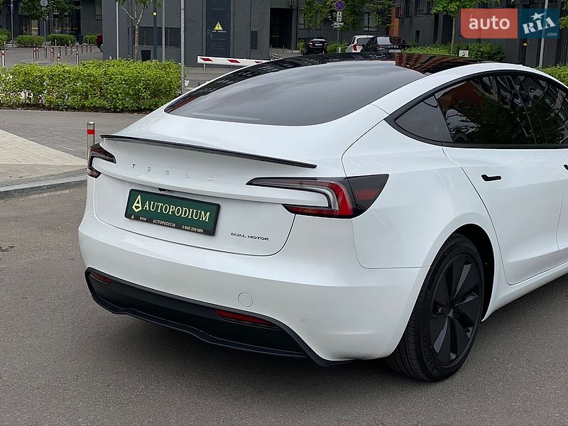 Седан Tesla Model 3 2024 в Киеве