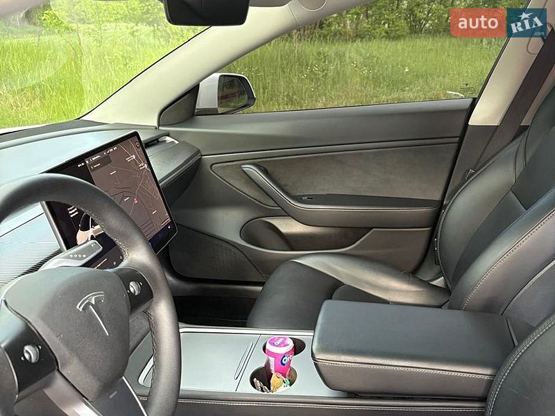 Седан Tesla Model 3 2020 в Черкассах