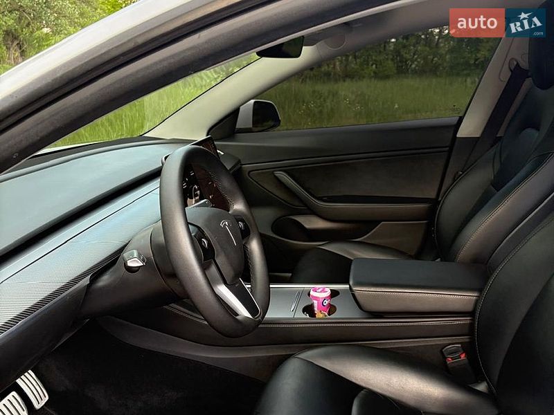 Седан Tesla Model 3 2020 в Черкассах