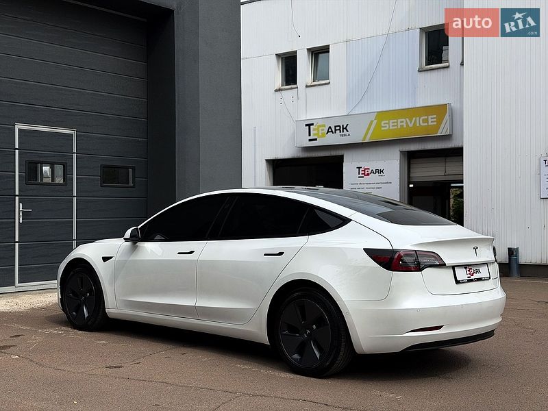 Седан Tesla Model 3 2022 в Києві
