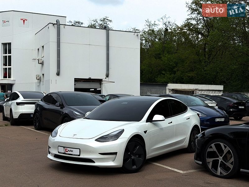 Седан Tesla Model 3 2022 в Києві