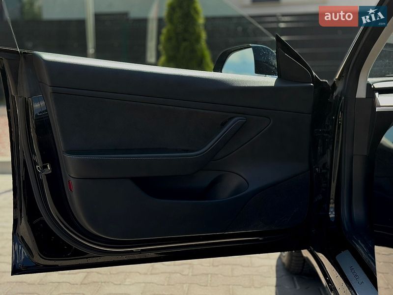 Седан Tesla Model 3 2018 в Луцке