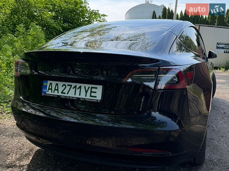 Седан Tesla Model 3 2018 в Киеве