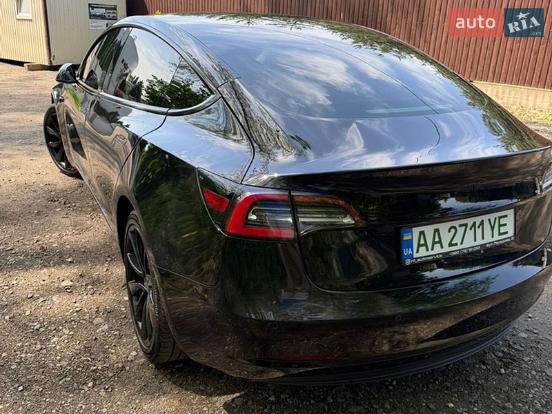 Седан Tesla Model 3 2018 в Киеве
