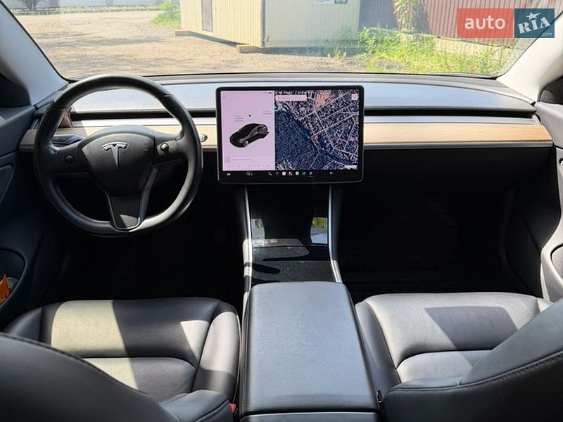 Седан Tesla Model 3 2018 в Киеве