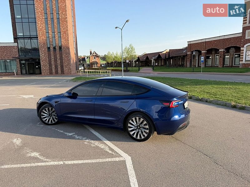 Седан Tesla Model 3 2023 в Киеве
