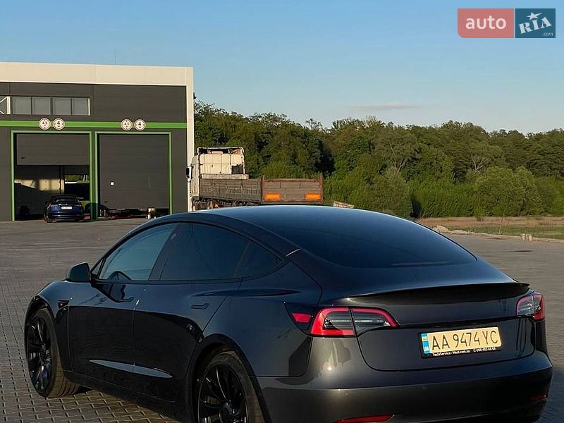 Седан Tesla Model 3 2022 в Киеве
