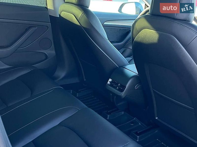 Седан Tesla Model 3 2022 в Киеве