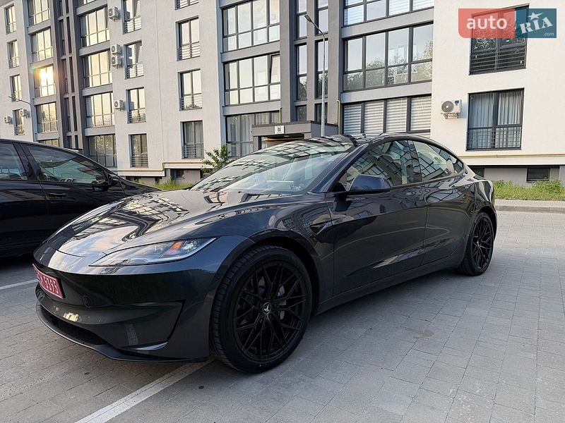 Седан Tesla Model 3 2024 в Львові
