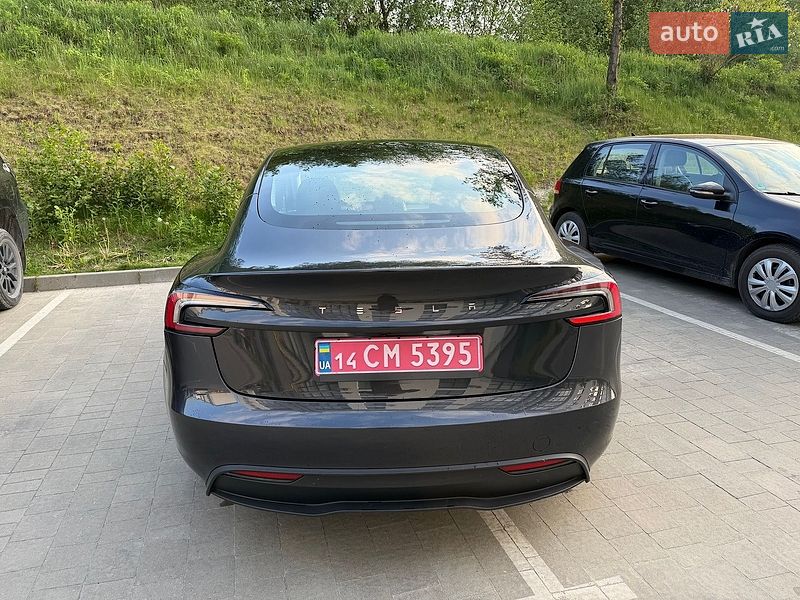 Седан Tesla Model 3 2024 в Львові