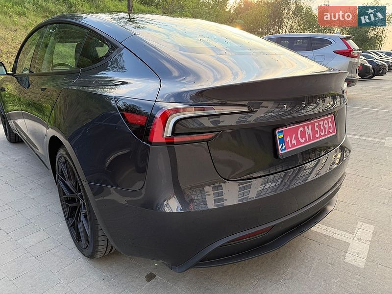 Седан Tesla Model 3 2024 в Львові
