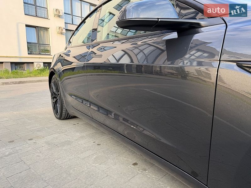Седан Tesla Model 3 2024 в Львові