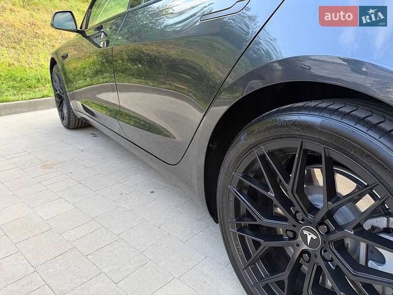 Седан Tesla Model 3 2024 в Львові