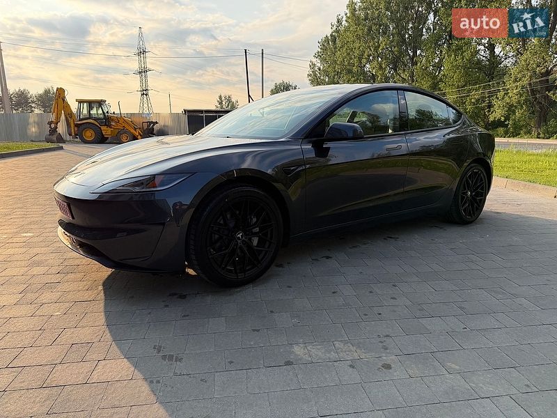 Седан Tesla Model 3 2024 в Львові