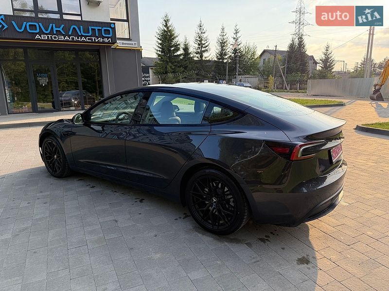 Седан Tesla Model 3 2024 в Львові