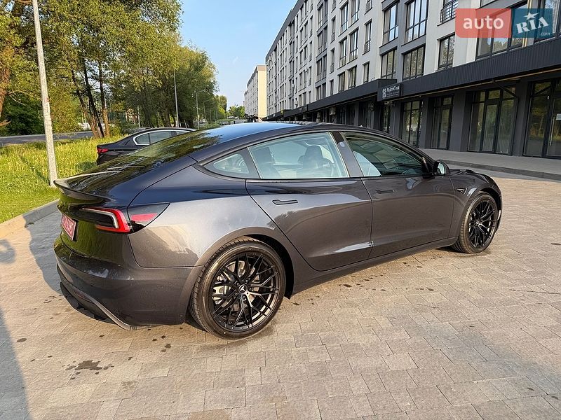 Седан Tesla Model 3 2024 в Львові