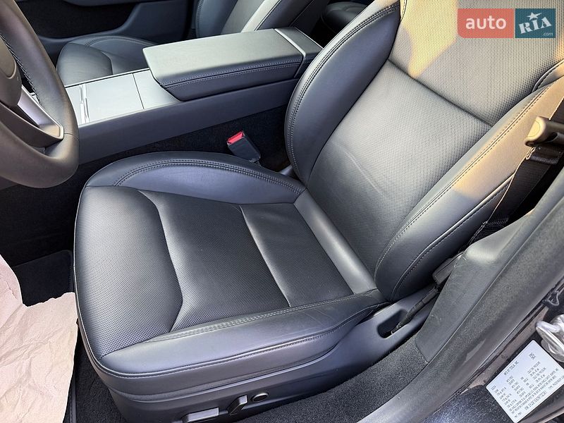 Седан Tesla Model 3 2024 в Львові
