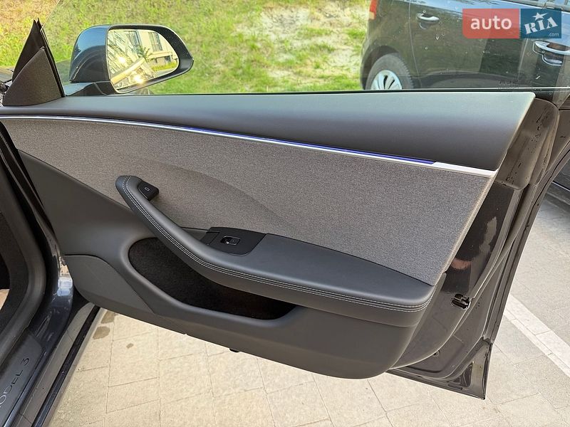 Седан Tesla Model 3 2024 в Львові