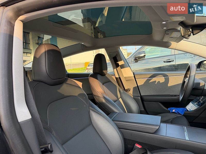 Седан Tesla Model 3 2024 в Львові