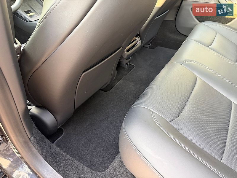 Седан Tesla Model 3 2024 в Львові