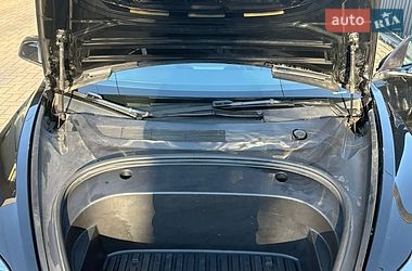Седан Tesla Model 3 2021 в Ровно