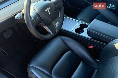 Седан Tesla Model 3 2021 в Ровно