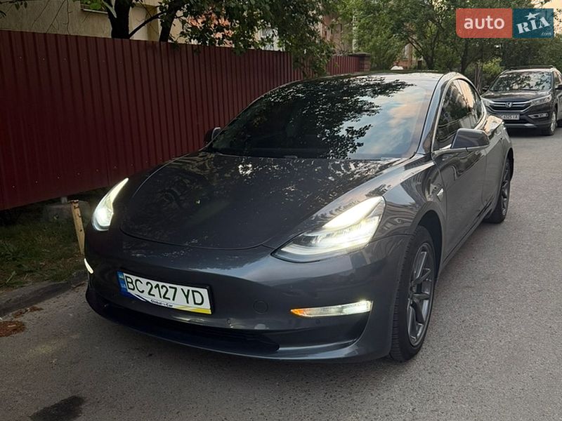 Седан Tesla Model 3 2019 в Львові