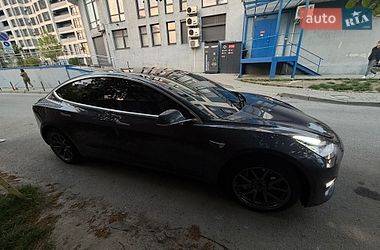 Седан Tesla Model 3 2019 в Львові