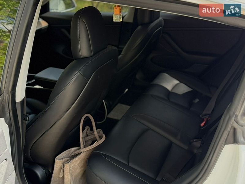 Седан Tesla Model 3 2019 в Житомирі