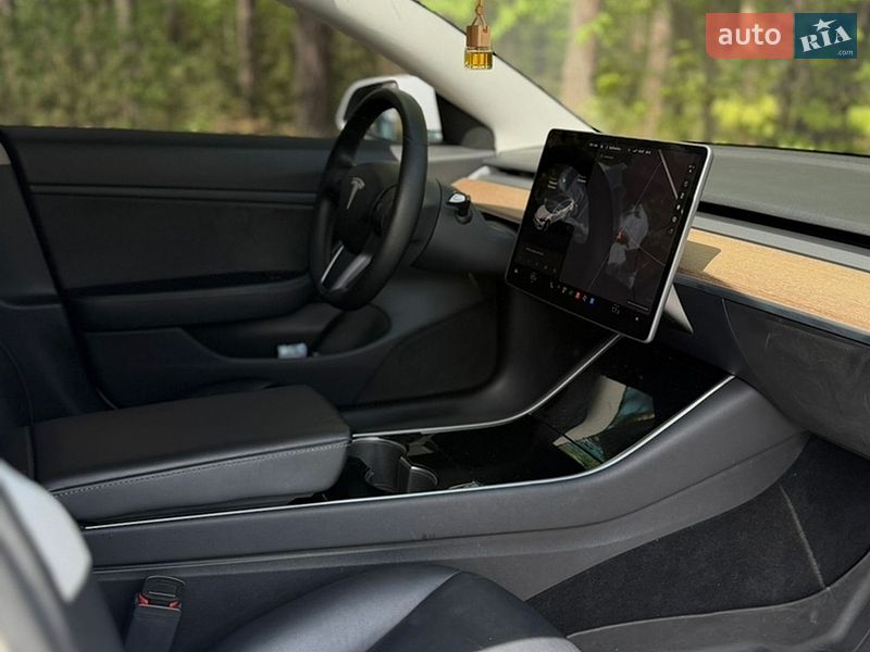 Седан Tesla Model 3 2019 в Житомирі