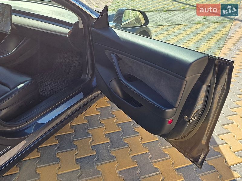 Седан Tesla Model 3 2018 в Одессе