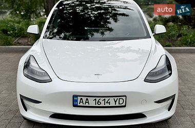 Седан Tesla Model 3 2021 в Киеве
