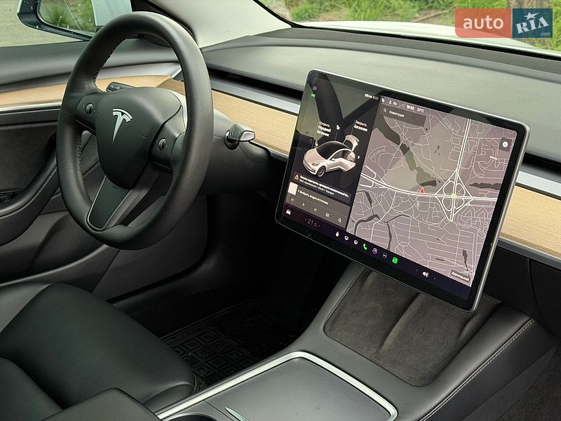 Седан Tesla Model 3 2021 в Киеве