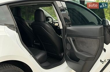 Седан Tesla Model 3 2021 в Киеве