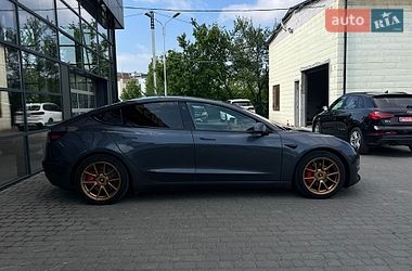 Седан Tesla Model 3 2018 в Івано-Франківську