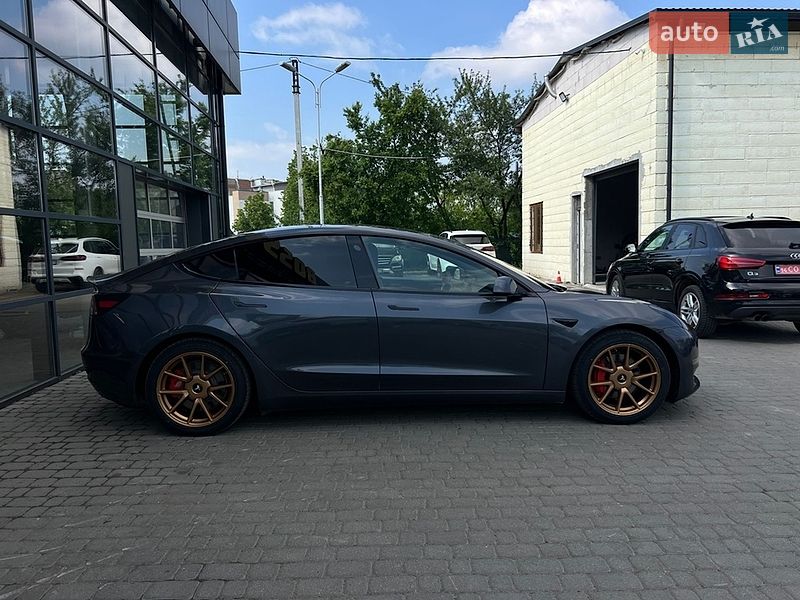 Седан Tesla Model 3 2018 в Івано-Франківську