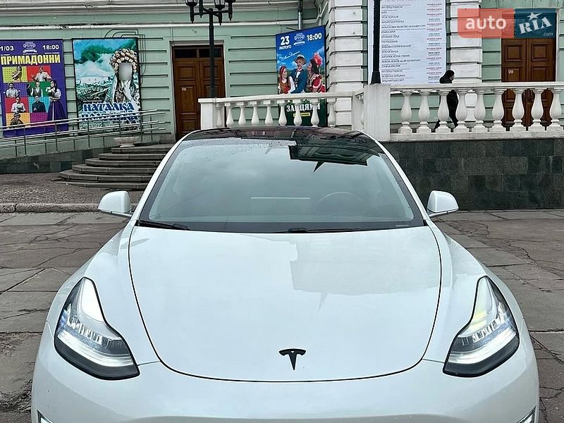 Седан Tesla Model 3 2018 в Львове