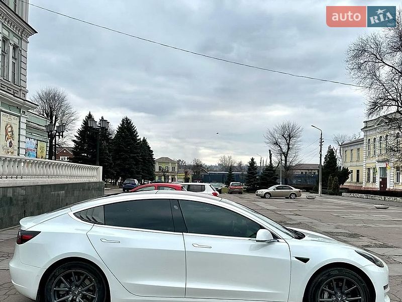 Седан Tesla Model 3 2018 в Львове