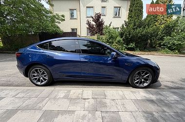 Седан Tesla Model 3 2022 в Києві