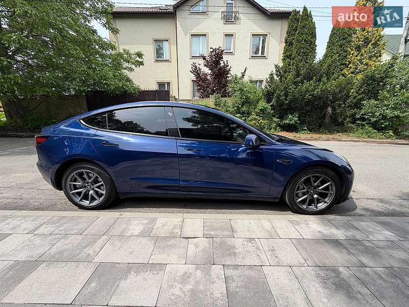 Седан Tesla Model 3 2022 в Києві