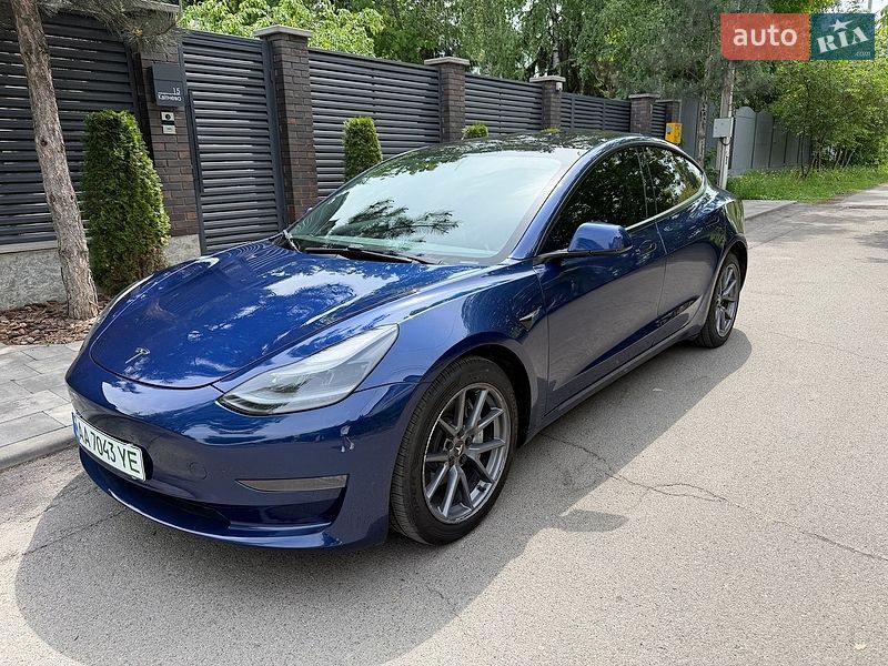 Седан Tesla Model 3 2022 в Києві