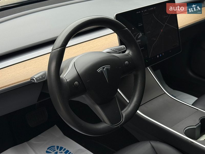 Седан Tesla Model 3 2020 в Ивано-Франковске