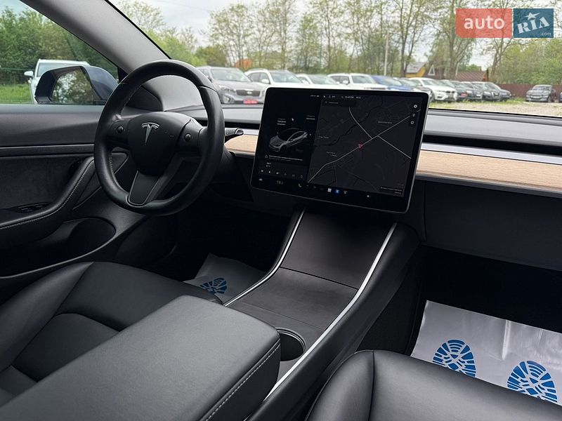 Седан Tesla Model 3 2020 в Ивано-Франковске